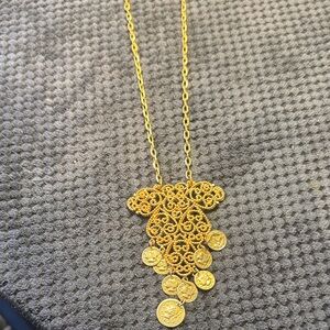 Elegant Gold Coin Pendant Necklace